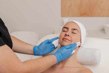 Peeling : exfoliez et illuminez votre peau en douceur