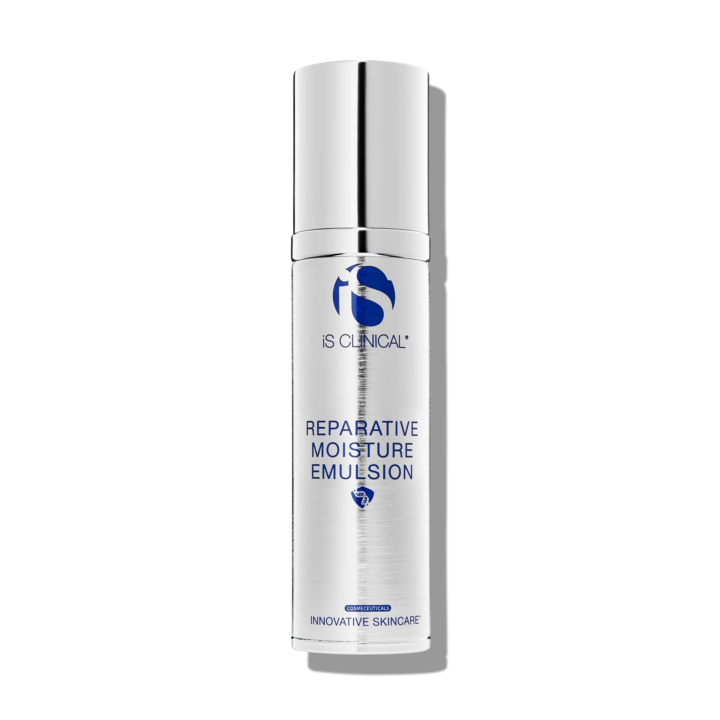 Une bouteille argentée d'émulsion hydratante réparatrice iS CLINICAL, avec un texte et un logo bleus et gris, se tenant debout sur un fond blanc.